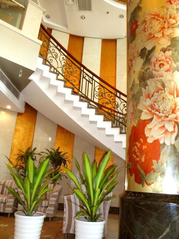 Overseas Chinese International Hotel Циндао Экстерьер фото