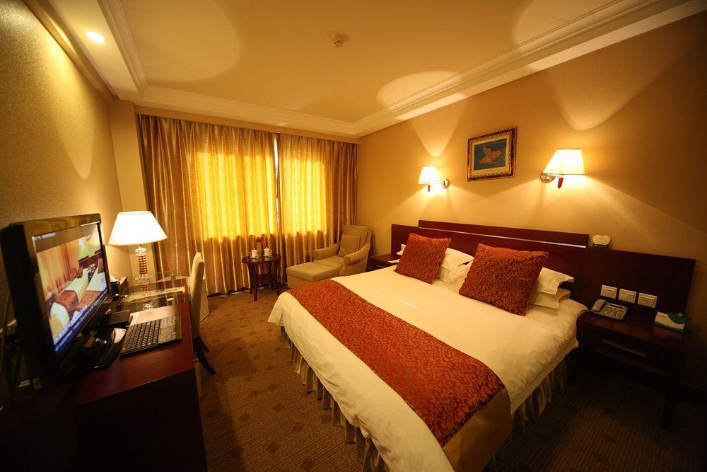 Overseas Chinese International Hotel Циндао Экстерьер фото