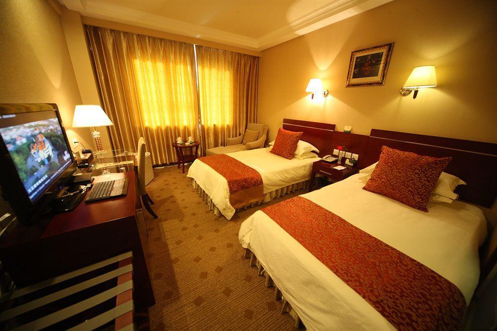 Overseas Chinese International Hotel Циндао Экстерьер фото