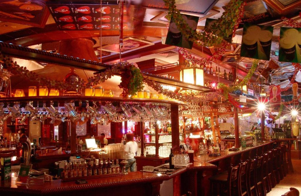 Overseas Chinese International Hotel Циндао Экстерьер фото