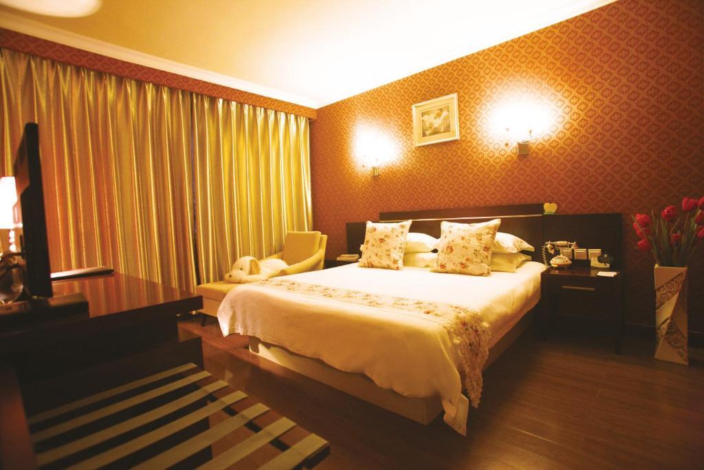 Overseas Chinese International Hotel Циндао Экстерьер фото