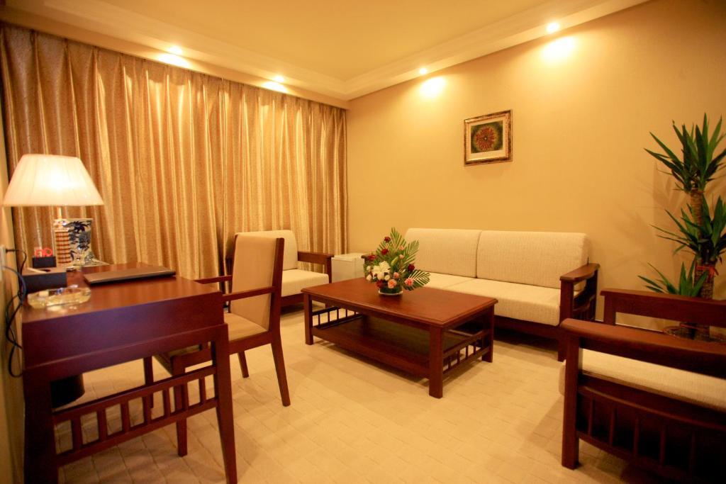 Overseas Chinese International Hotel Циндао Экстерьер фото