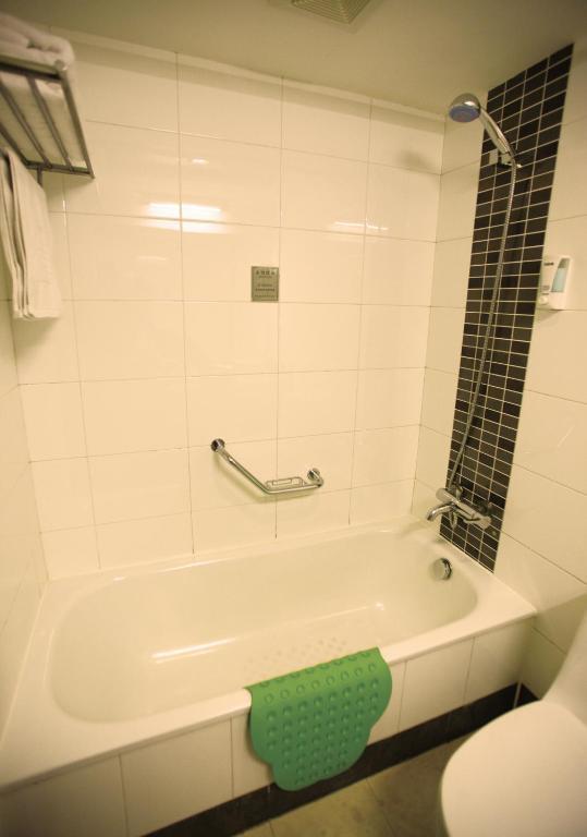 Overseas Chinese International Hotel Циндао Номер фото