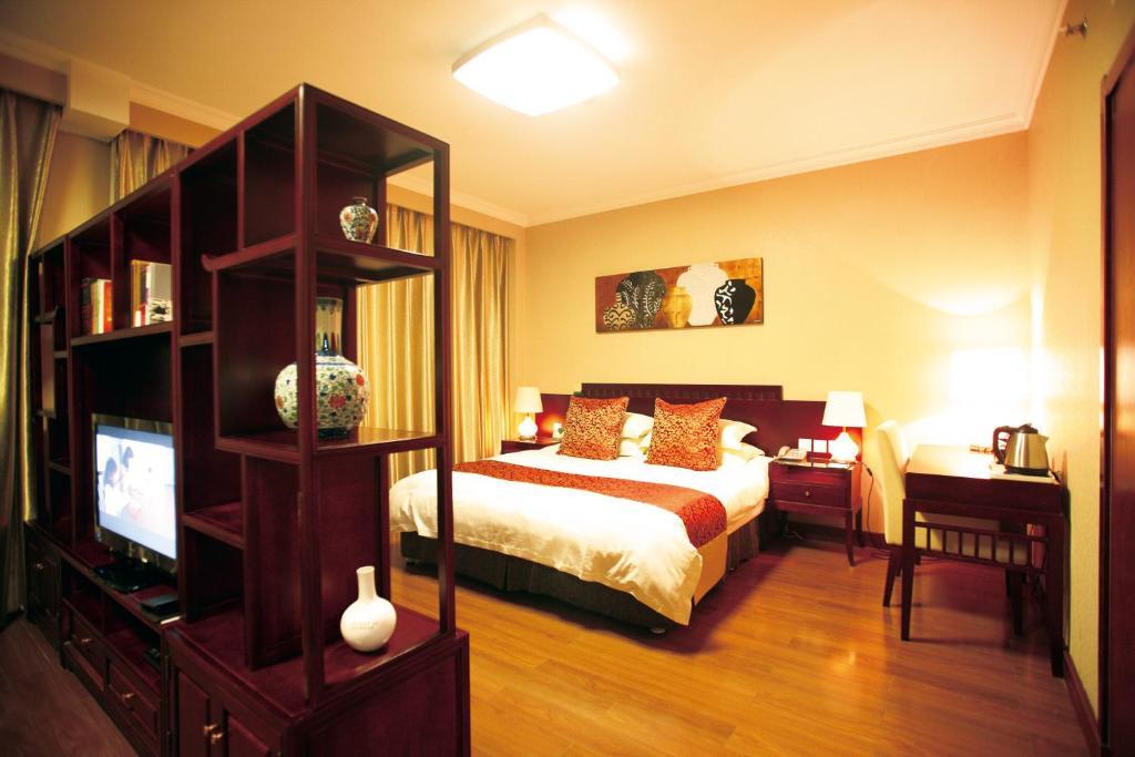 Overseas Chinese International Hotel Циндао Экстерьер фото