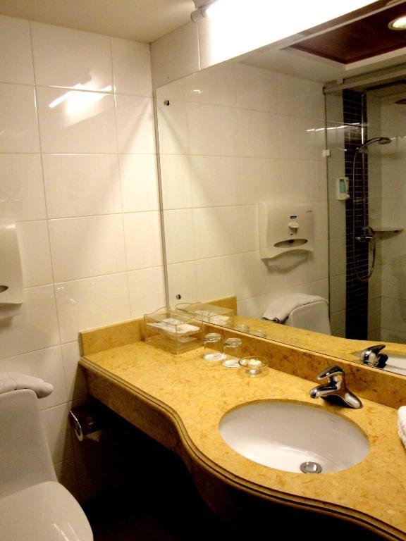 Overseas Chinese International Hotel Циндао Номер фото