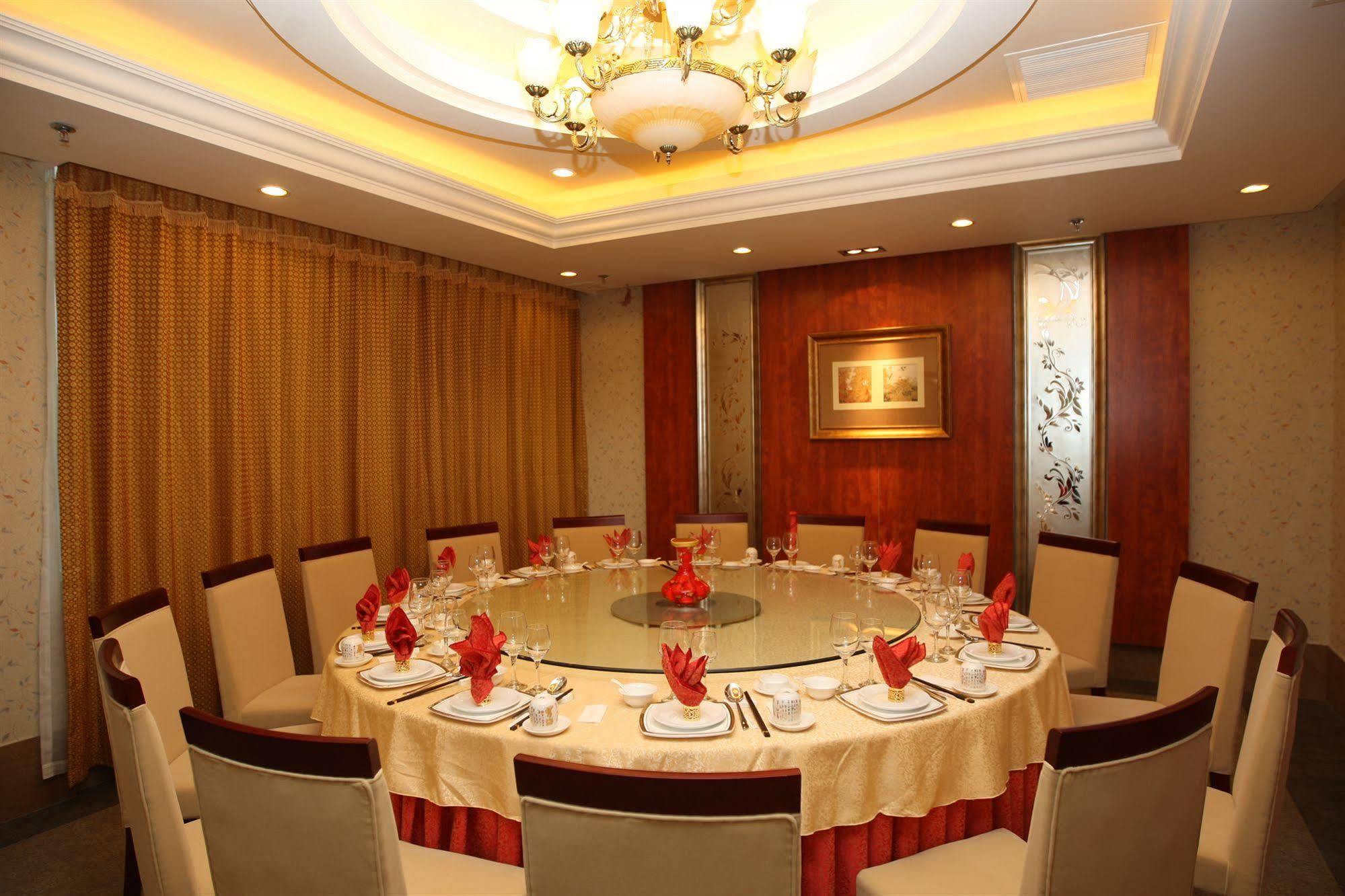 Overseas Chinese International Hotel Циндао Экстерьер фото