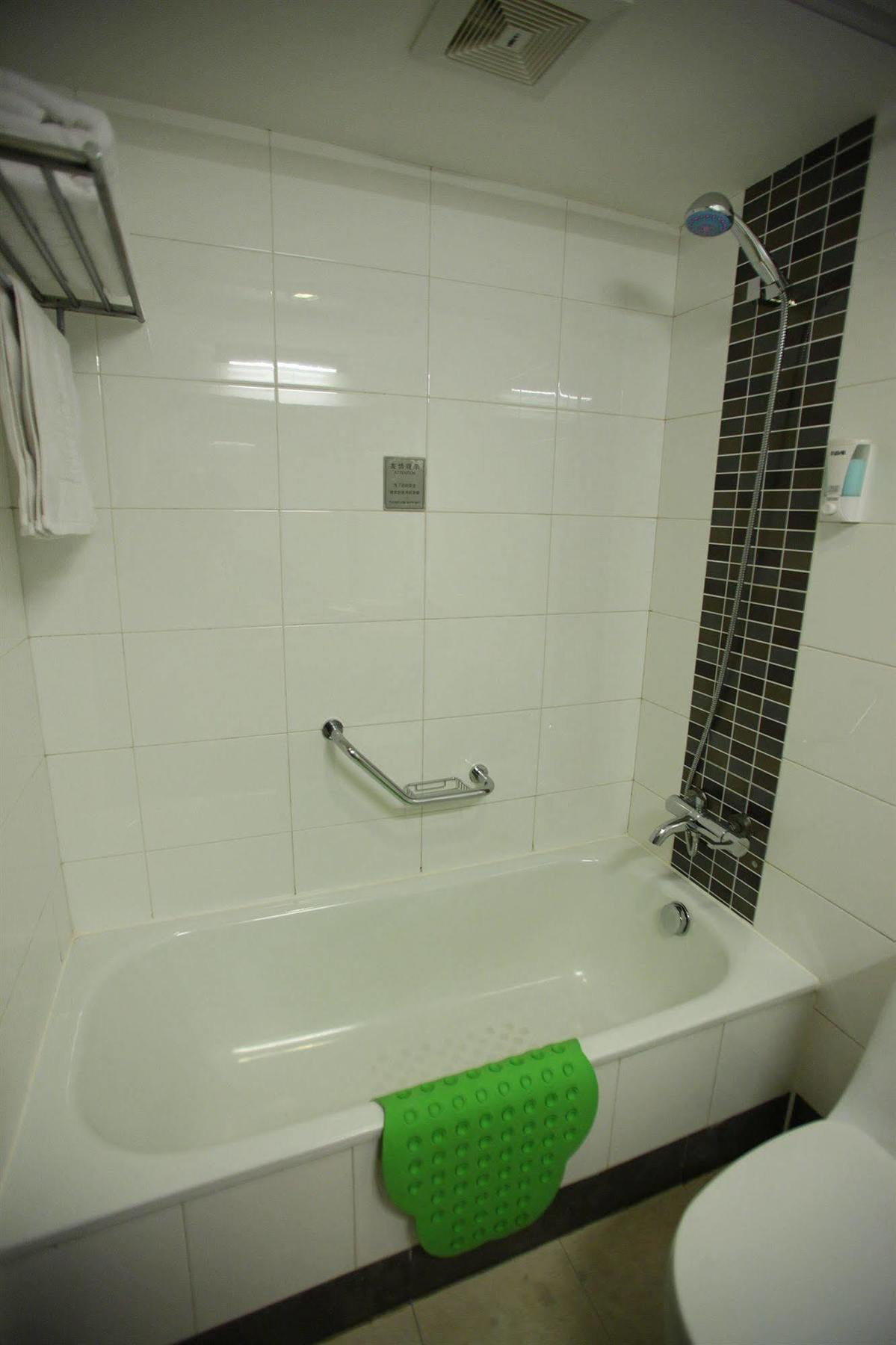 Overseas Chinese International Hotel Циндао Экстерьер фото