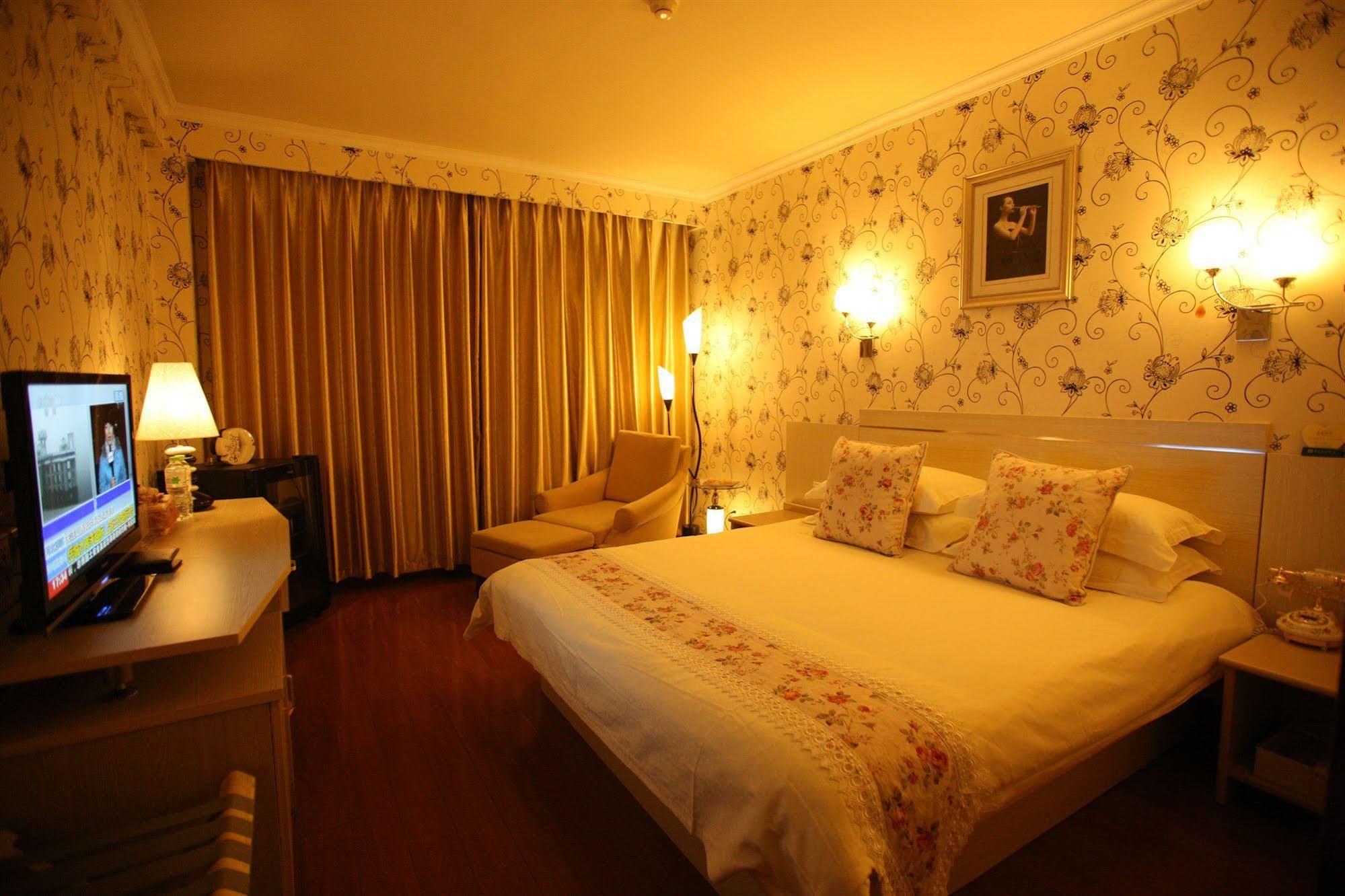 Overseas Chinese International Hotel Циндао Экстерьер фото