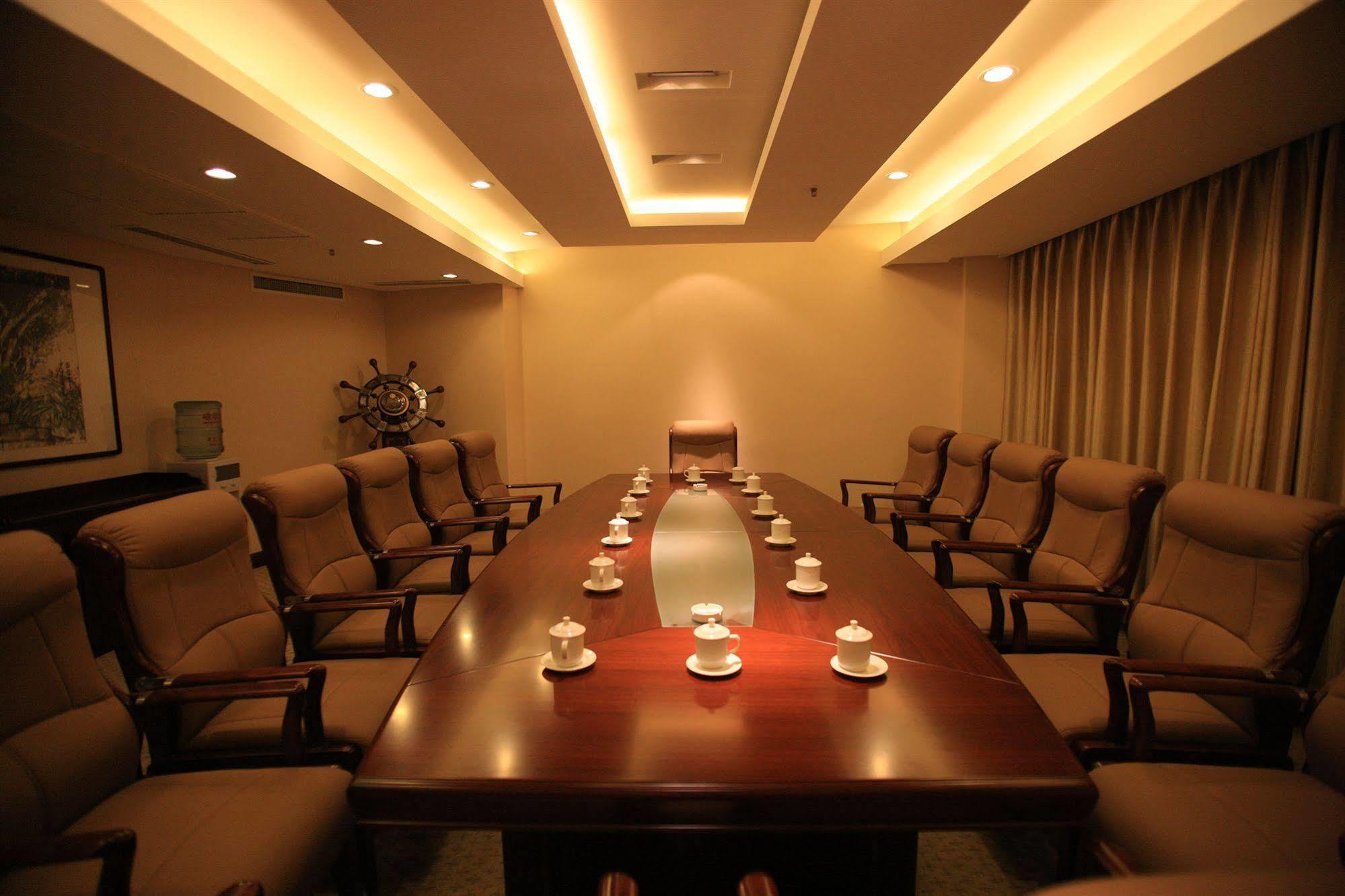Overseas Chinese International Hotel Циндао Экстерьер фото