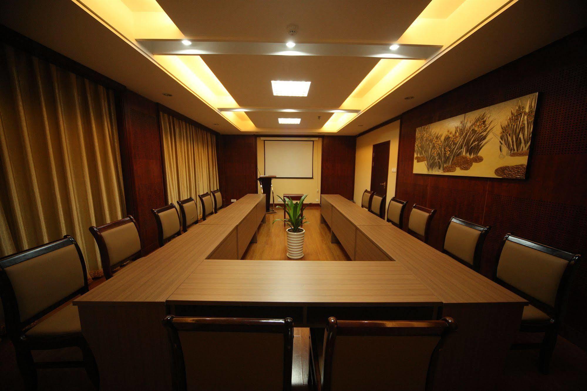 Overseas Chinese International Hotel Циндао Экстерьер фото