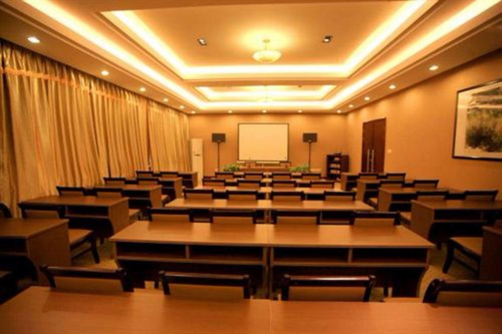 Overseas Chinese International Hotel Циндао Экстерьер фото
