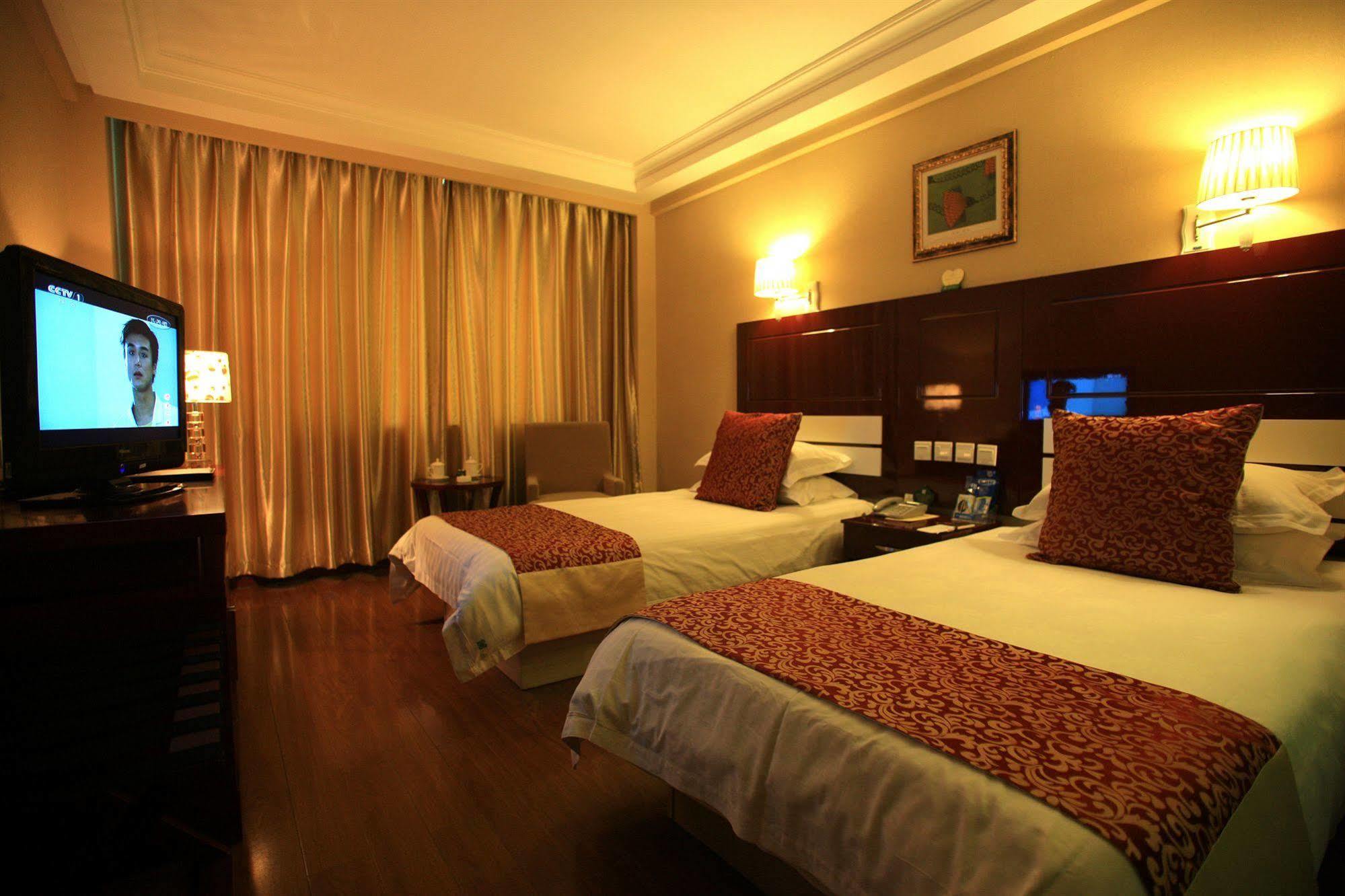 Overseas Chinese International Hotel Циндао Экстерьер фото
