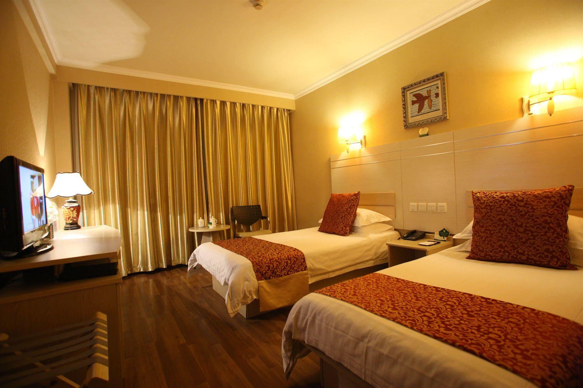 Overseas Chinese International Hotel Циндао Экстерьер фото