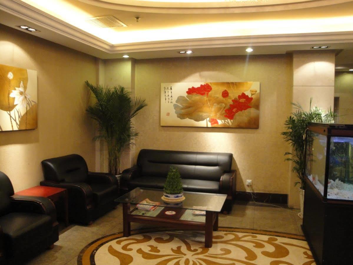 Overseas Chinese International Hotel Циндао Экстерьер фото