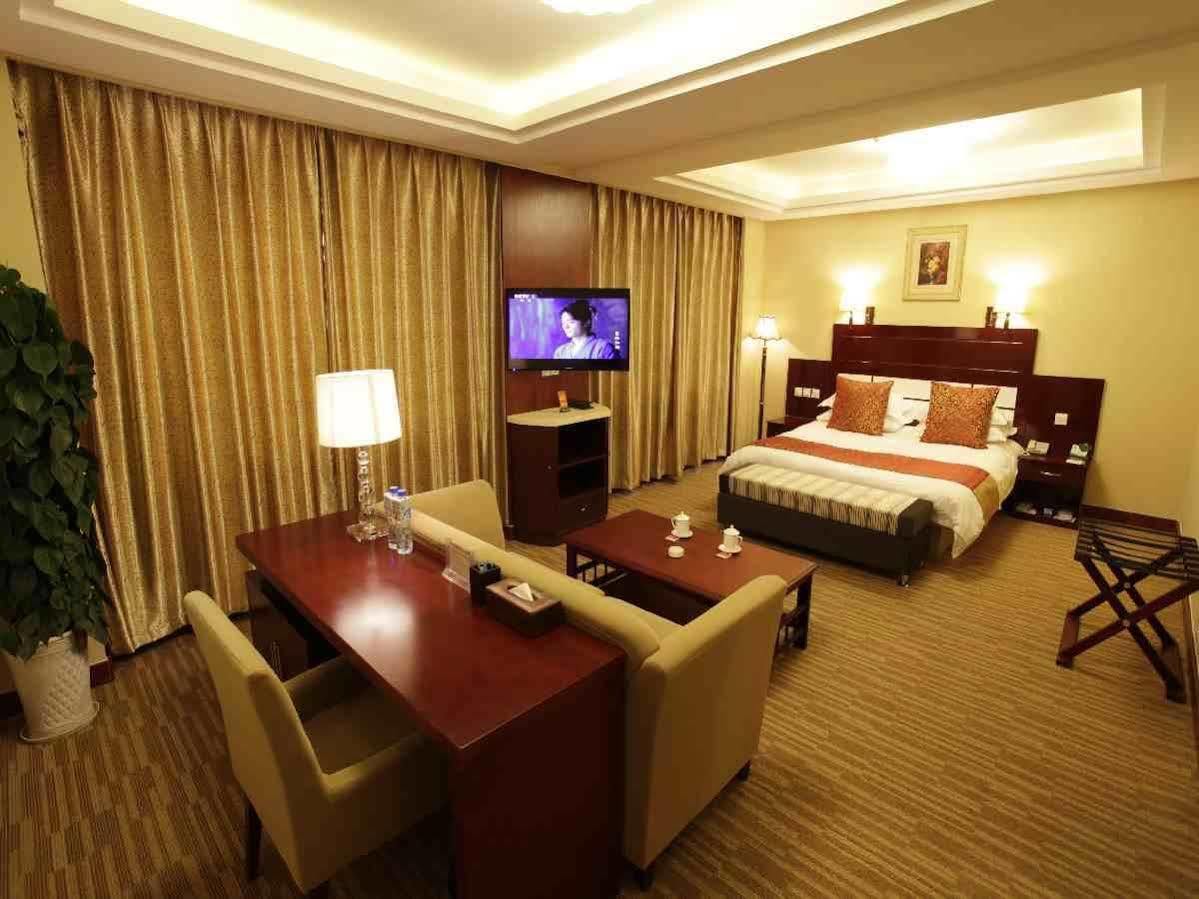 Overseas Chinese International Hotel Циндао Экстерьер фото